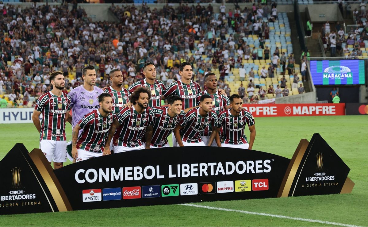 fluminense é denunciado pela conmebol por conta do uso de bombas e sinalizadores