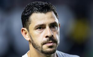 giuliano desabafa sobre paralisação no futebol brasileiro por chuvas no rs: "qual o preço de uma vida?"