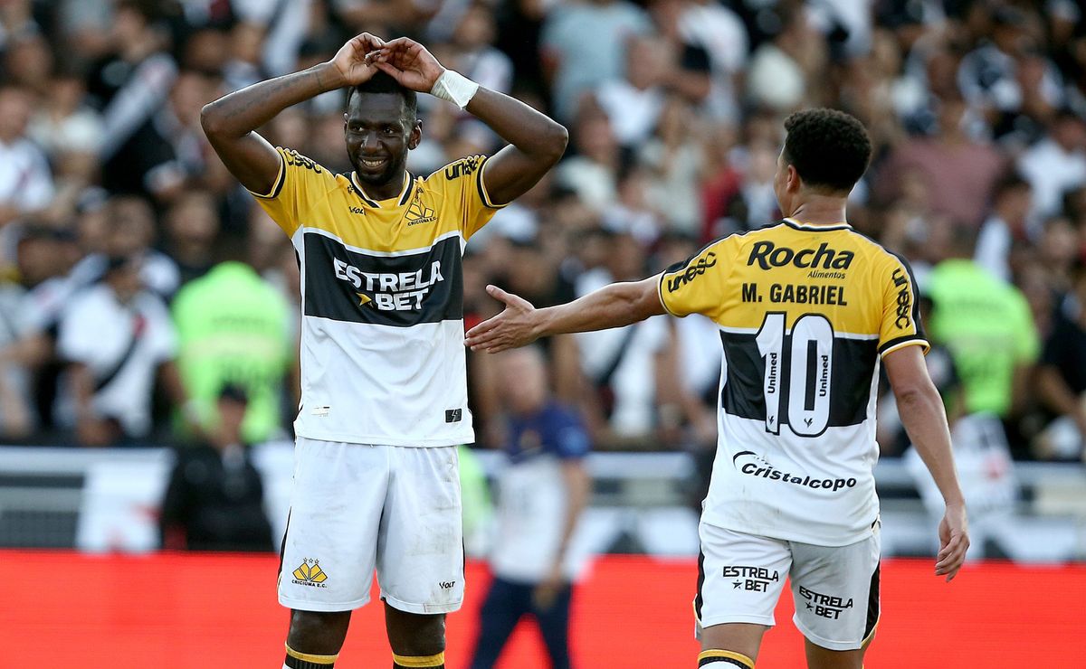 bolasie revela bronca do árbitro após lance polêmico contra o vasco