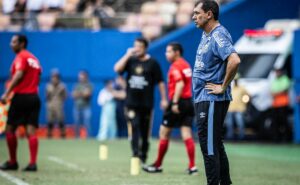carille critica atuação do santos em derrota: "muita gente abaixo"