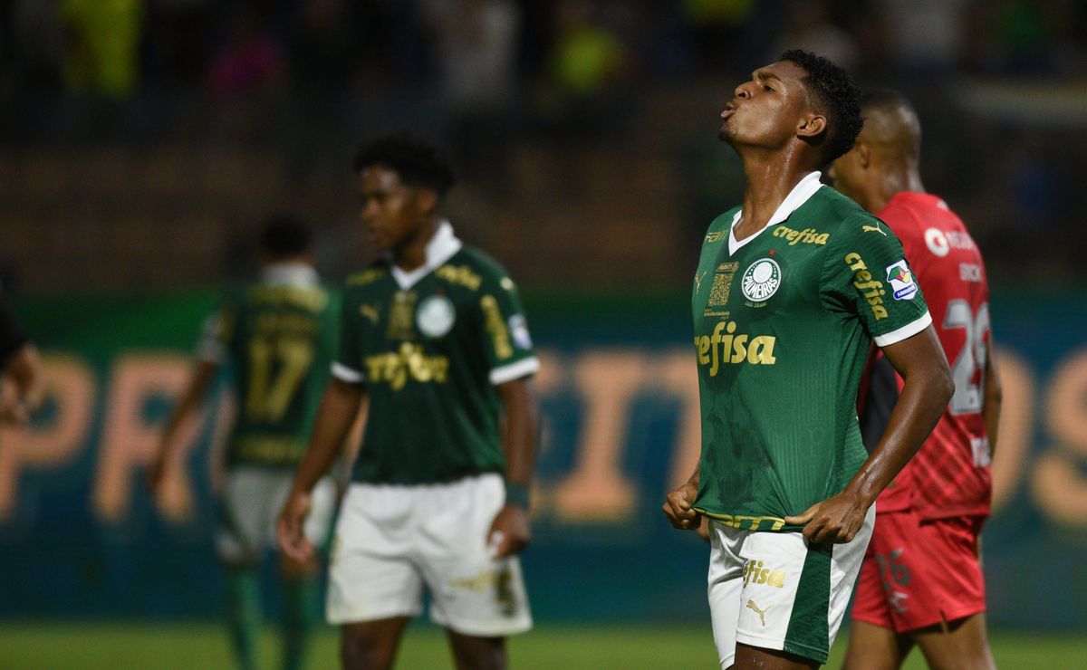 athletico paranaense vence o palmeiras fora de casa e mantém a liderança no brasileirão