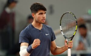 alcaraz, sinner e rublev em quadra em roland garros; onde assistir os jogos ao vivo