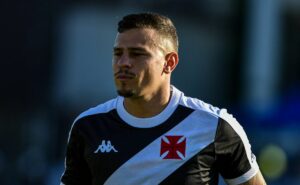 hugo moura bate meta e flamengo vai receber r$ 5 milhões; entenda negociação