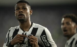 r$ 27 milhões: cruzeiro faz proposta por júnior santos, mas botafogo recusa