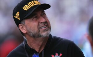 augusto melo, presidente do corinthians, faz análise sobre situação polêmica de gabigol no flamengo