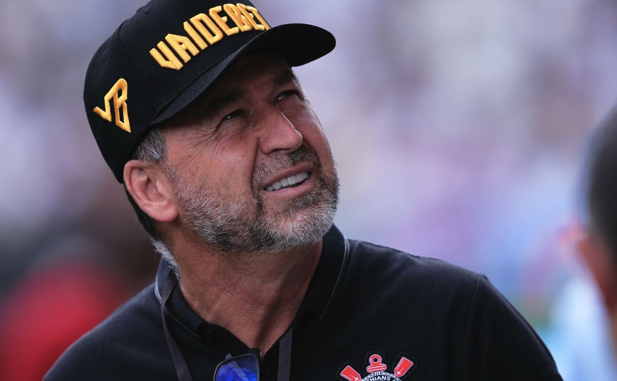 augusto melo, presidente do corinthians, faz análise sobre situação polêmica de gabigol no flamengo