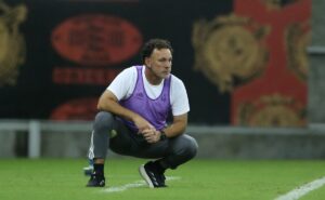 gabriel milito mexe mal no atlético mg e faz 1º tempo contra sport para esquecer 