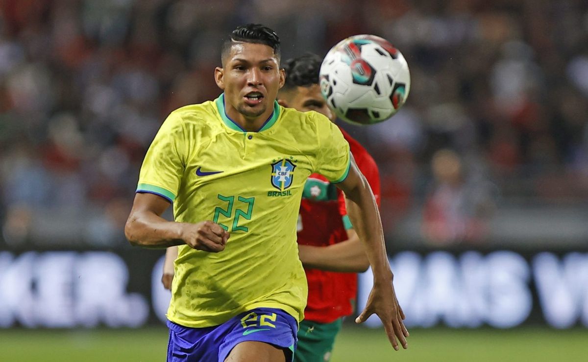 rony descarta cruzeiro e grêmio segue monitorando atacante do palmeiras