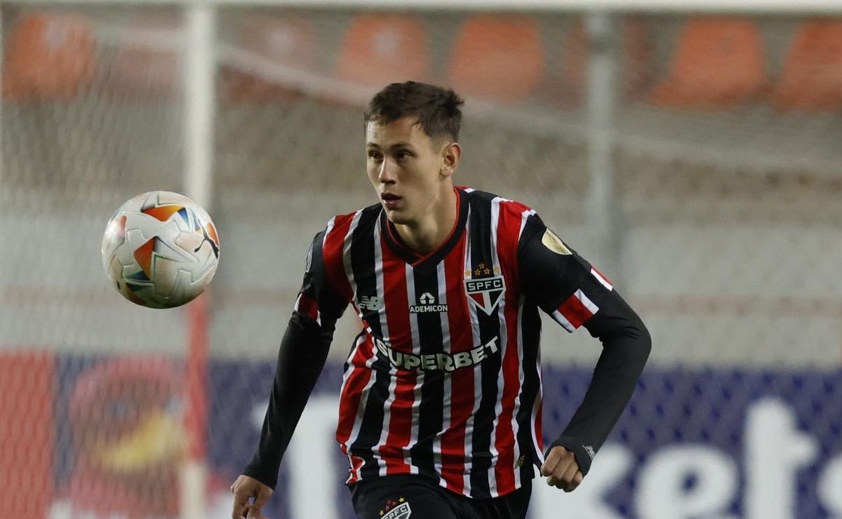 patryck ganha sequência no são paulo e zubeldía questiona: “por que não pode jogar aqui?”