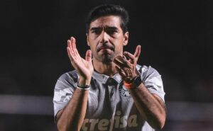 em coletiva descontraída, abel ferreira compara ataque do palmeiras à corrida de fórmula 1