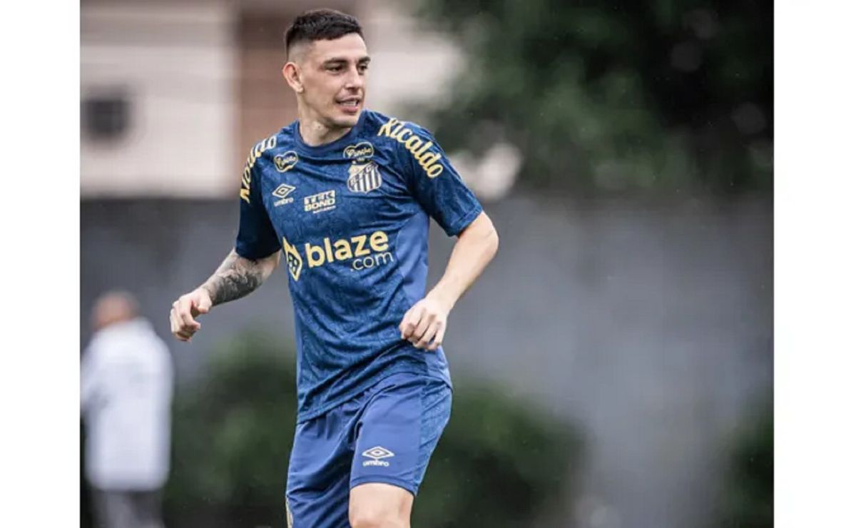 análise: versatilidade de escobar lhe garante uma vaga na equipe titular do santos