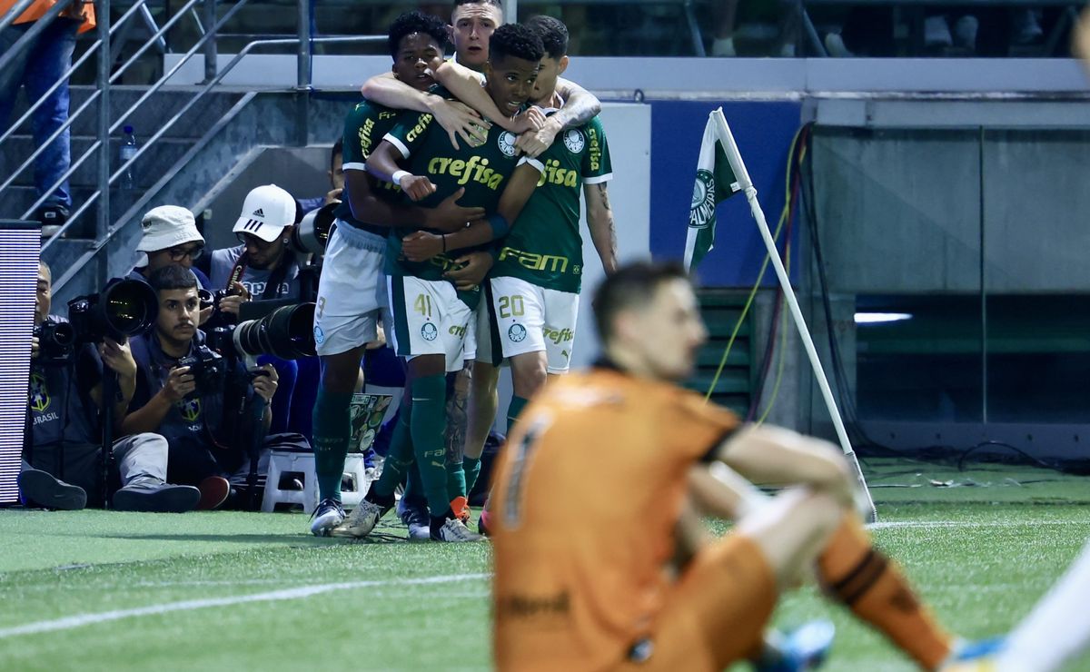 palmeiras marca no último segundo e fica me vantagem na copa do brasil