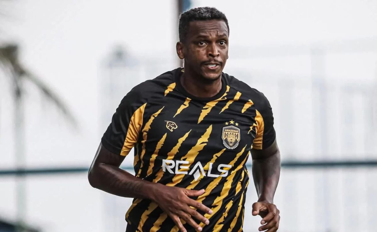 após passar a noite na prisão, atacante jô é solto e deve enfrentar o santos