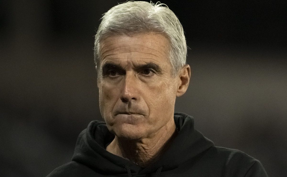 luís castro aciona a fifa para processar o botafogo e risco de transfer ban preocupa