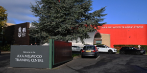 liverpool e axa estendem parceria global de treinamento por mais cinco anos