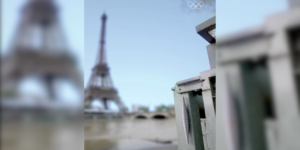 campanha do coi espalha miniaturas da tocha olímpica pela frança