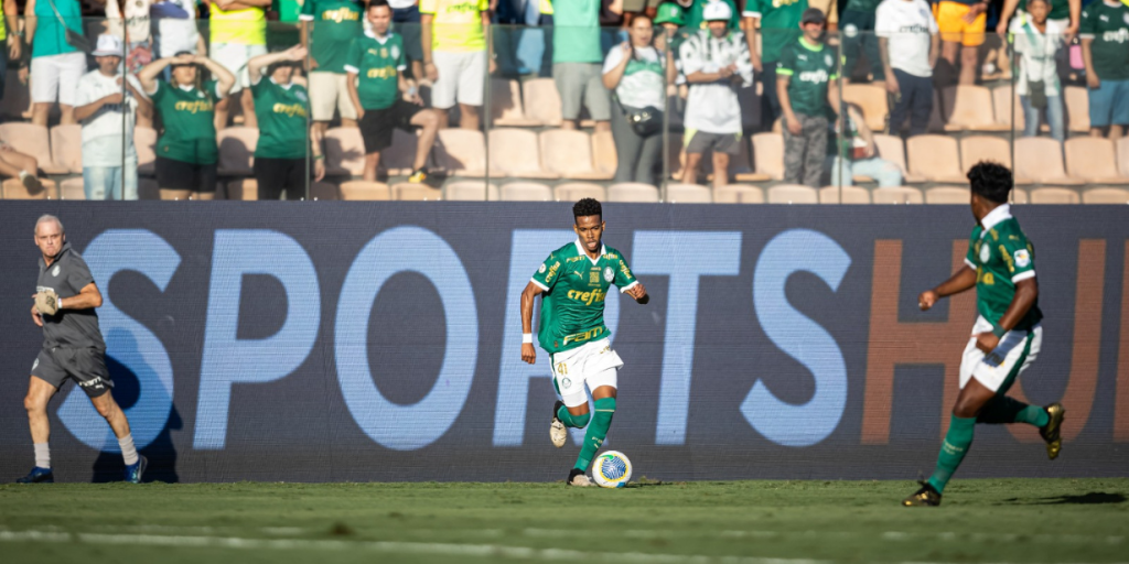 sports hub cria “parede” de led para jogos do palmeiras em casa no brasileirão