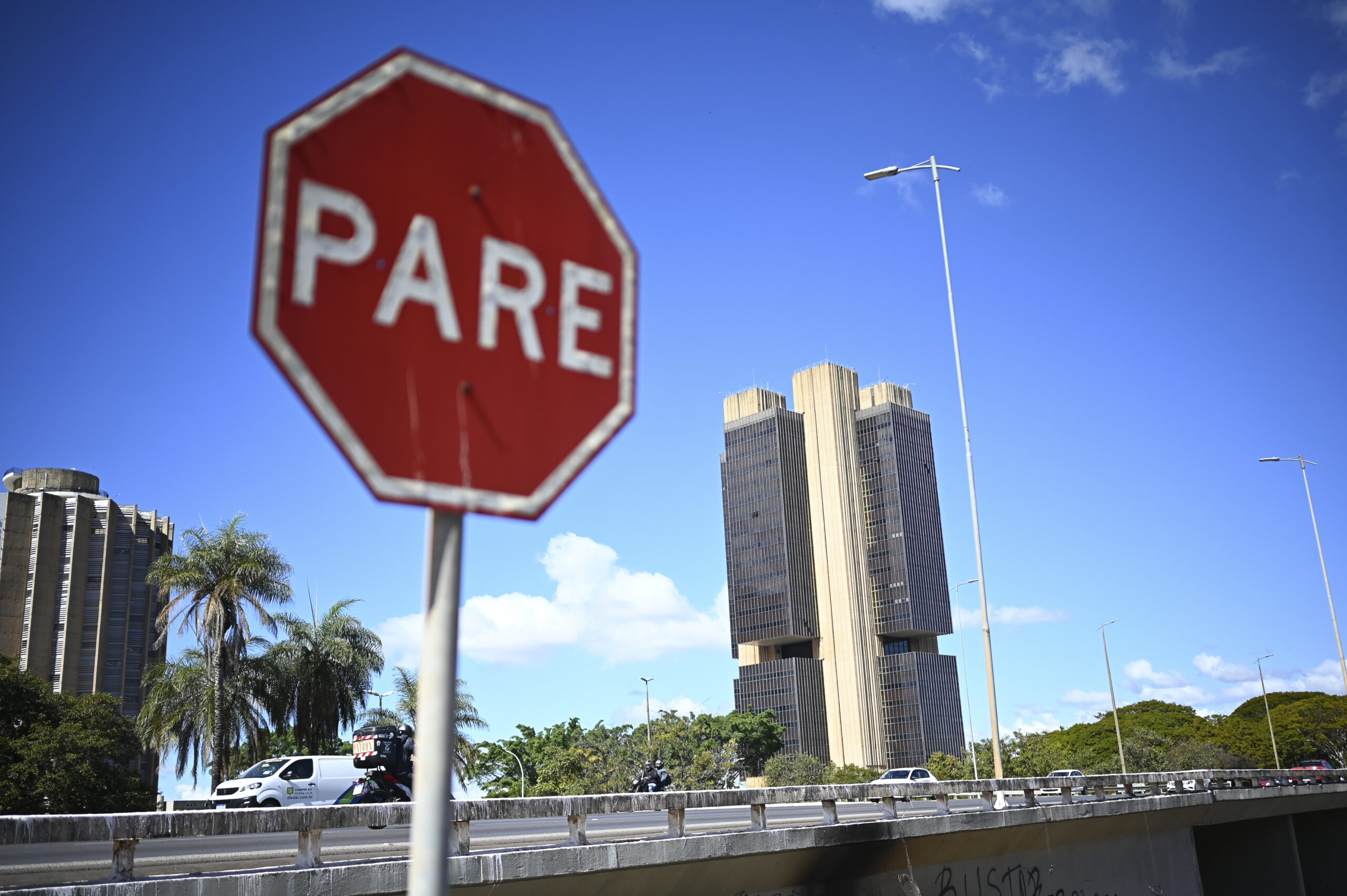 interest rates hold steady as brazil’s central bank warns of inflation risks