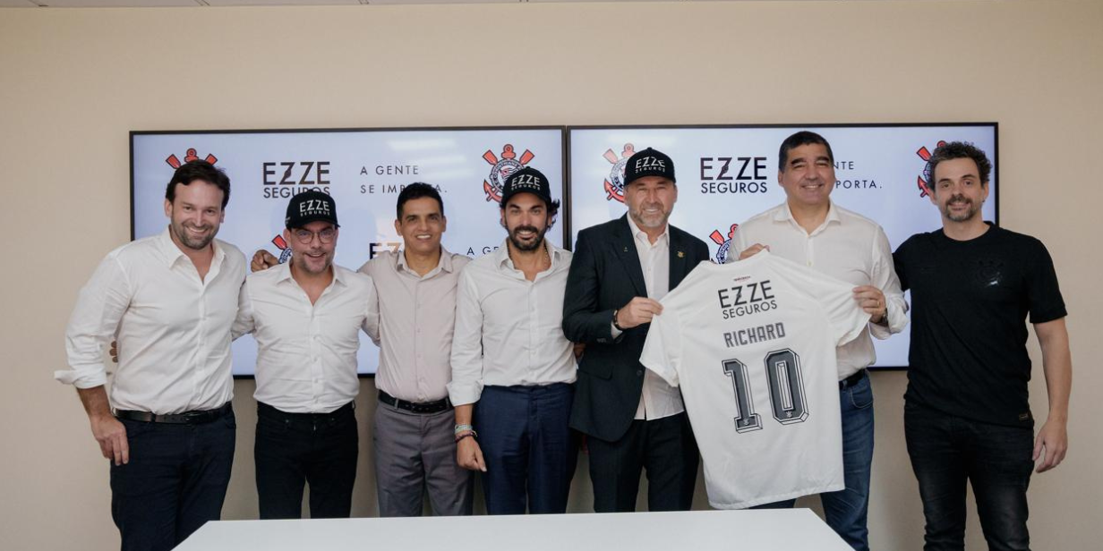 corinthians visita ezze seguros para “estancar” crise de patrocínio