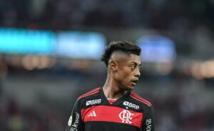 com bruno henrique titular, flamengo se prepara para encarar o fluminense pelo brasileirão
