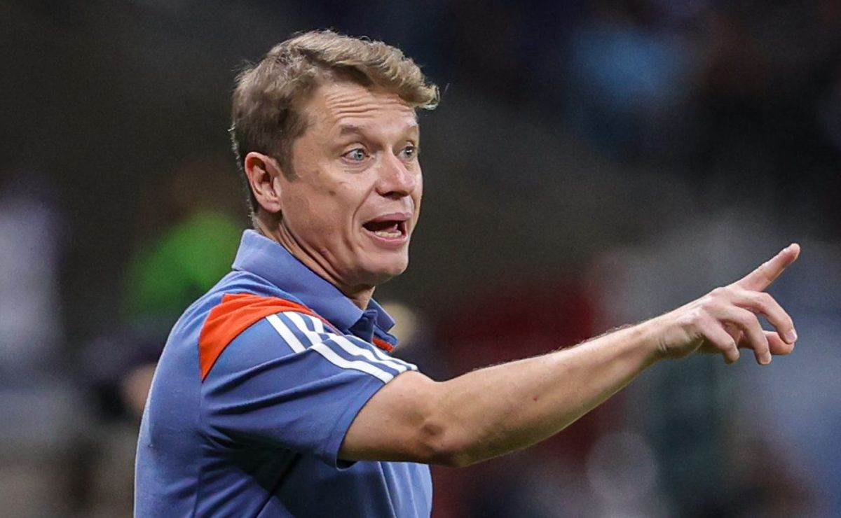 técnico do cruzeiro, seabra defende marlon após nova expulsão