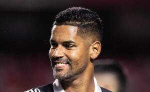 titular na estreia, aderlan não atua há dois meses pelo santos e vive indefinição