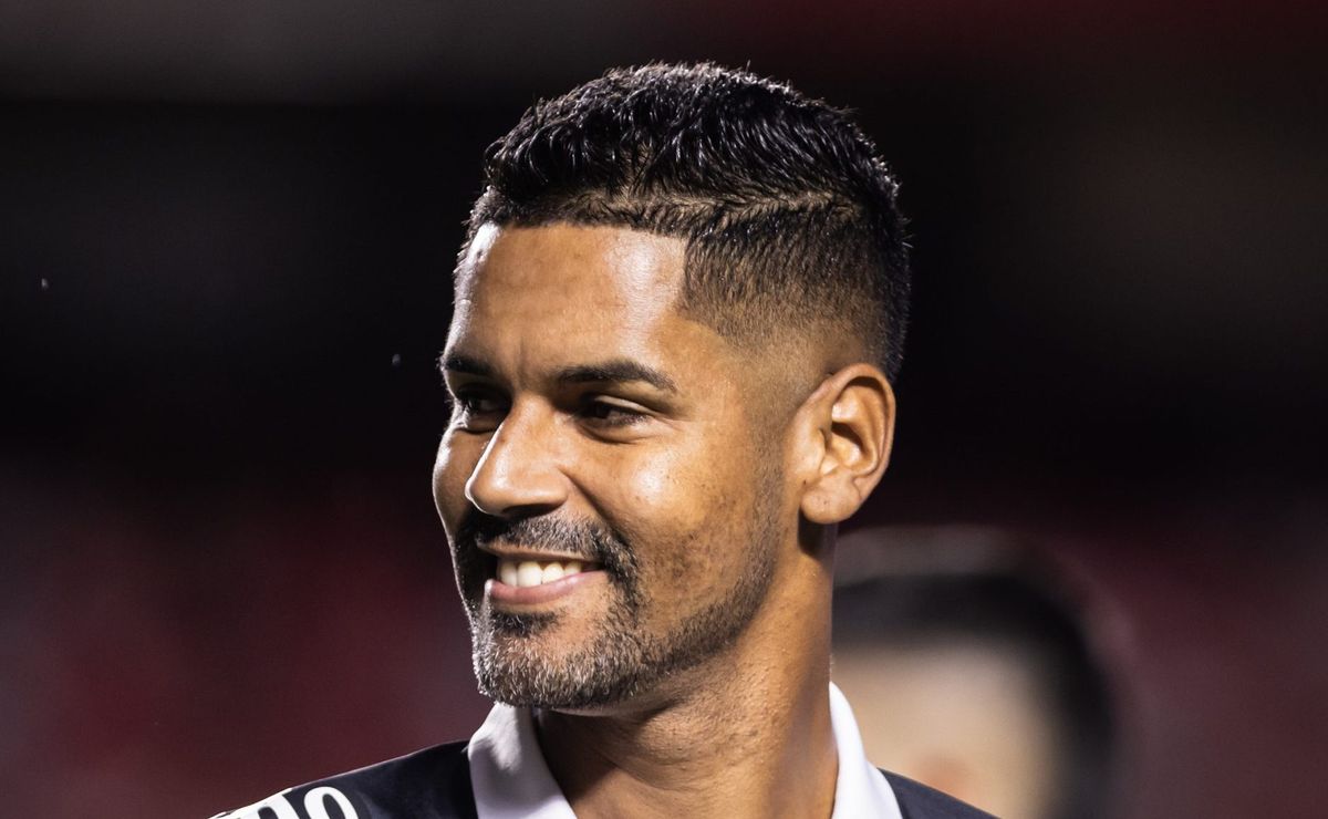 titular na estreia, aderlan não atua há dois meses pelo santos e vive indefinição