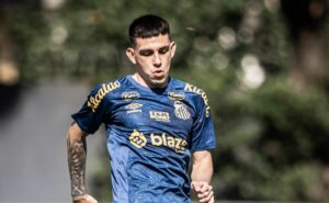 lateral do santos, escobar, revela detalhes da reunião com a torcida no ct; veja