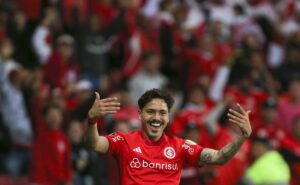 r$ 77 milhões: palmeiras faz nova investida para contratação de maurício, do internacional 