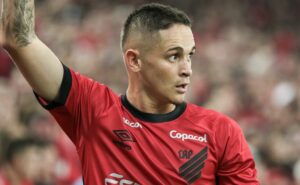 cska rus aceita vender khellven, ex athletico, ao flamengo por r$ 58 milhões 