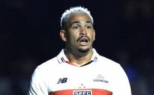 zubeldía mantém luciano no time e é criticado pela torcida do são paulo