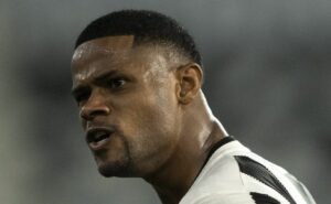 júnior santos deve renovar com o botafogo e receber um grande aumento no salário
