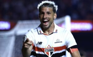 calleri recebe elogios da torcida após vitória do são paulo