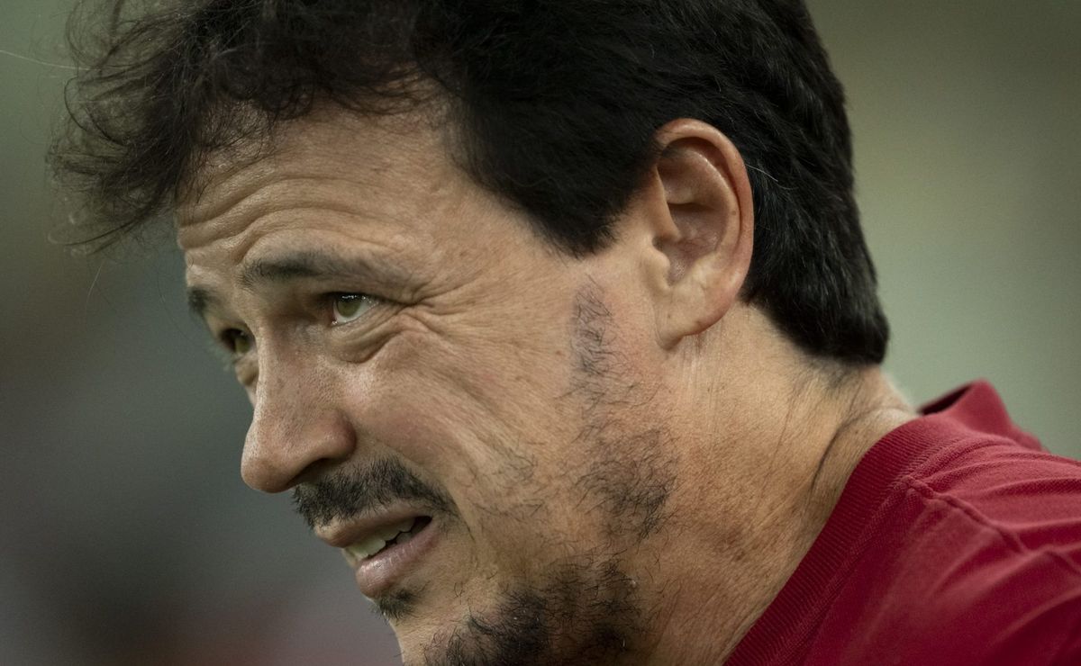 diniz reclama da arbitragem e analisa vitória do cruzeiro: "poderia ter ganhado"