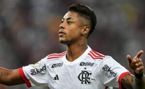 santos fecha acordo com atacante companheiro de bruno henrique no flamengo e busca acerto com marcos braz