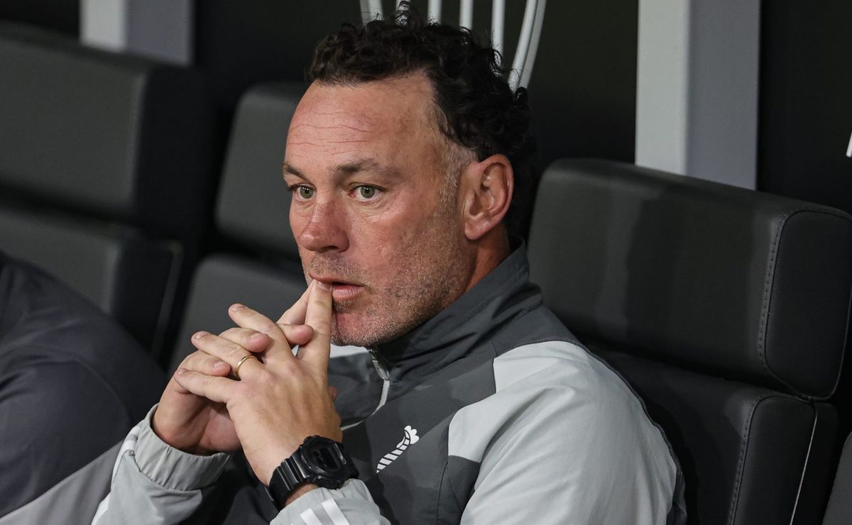 gabriel milito sai em defesa de everson após desabafo emocionado do goleiro