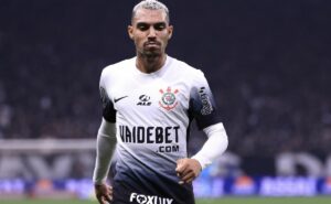 matheuzinho é alvo da fiel em derrota do corinthians e lance inusitado chama atenção; veja