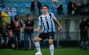 novidade do grêmio, geromel fala sobre logística diferente: "a gente não está acostumado"