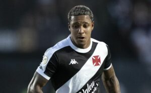 Álvaro pacheco decide cortar david dos relacionados de vasco x flamengo por opção técnica 