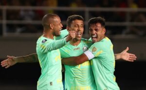 reformulação no palmeiras: agustín giay é contratado e causa saída de dois laterais do elenco