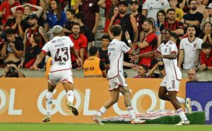 com gol salvador de evertton araújo já nos acréscimos, flamengo empata com o athletico pr pelo brasileiro