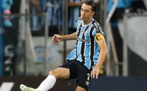 grêmio encerra novela pela renovação de geromel e decide estender contrato até dezembro 