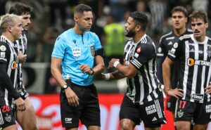 expulso em jogo com o palmeiras, hulk chega à marca expressiva de cartões pelo atlético mg