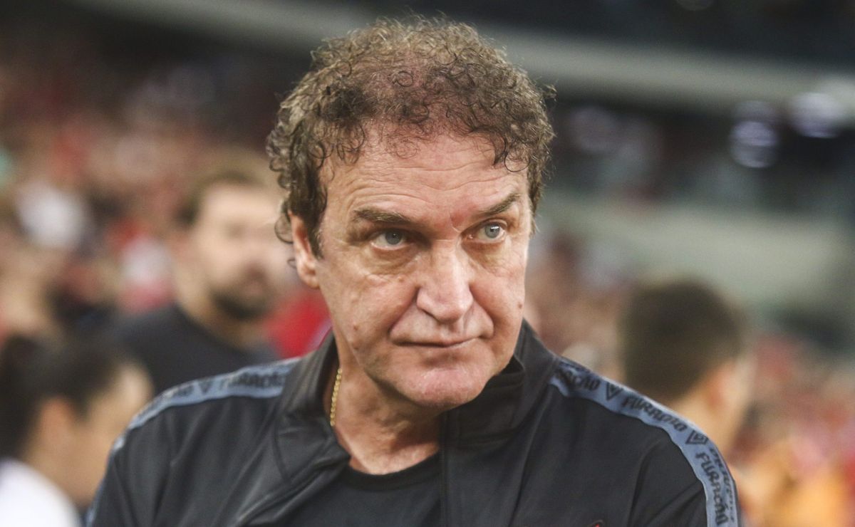 cuca desmente acerto no cruzeiro e faz crítica: "irresponsável"