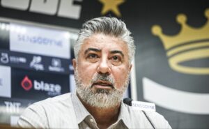 empresários decidem tirar medalhão do santos e alexandre gallo é comunicado