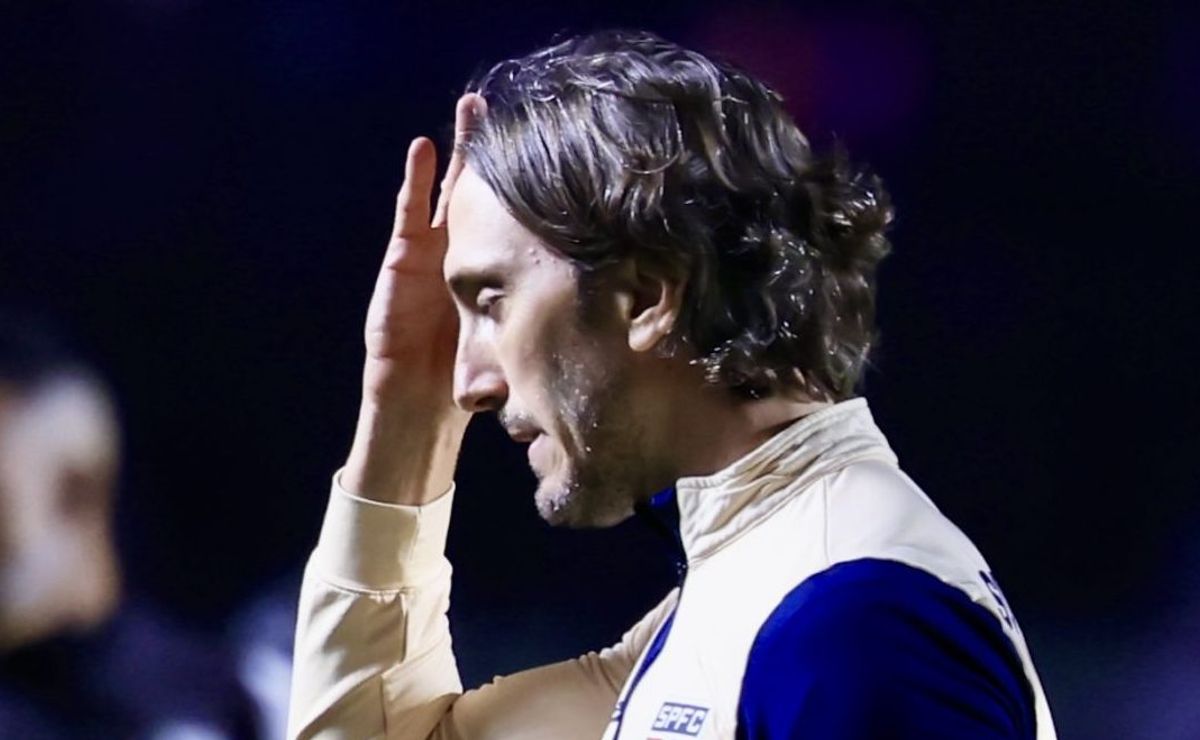 desfalque de peso: zubeldía toma terceiro amarelo e não estará presente contra o bahia