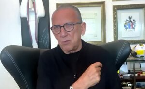 galvão bueno questiona trabalho da diretoria do vasco em demissão do técnico e faz pedido a pedrinho: “bota ordem na casa”