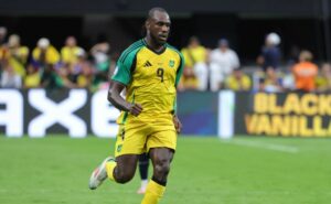 grêmio esbarra em recusa do west ham e define futuro de michail antonio