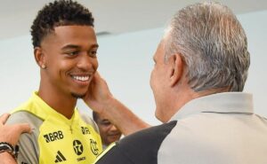 carlinhos reforça o flamengo no clássico contra o vasco, após ausência na lista de relacionados