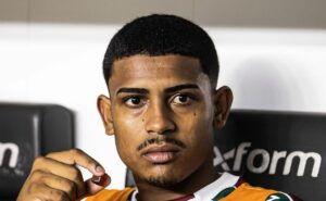 john kennedy do fluminense entra para o top 15 de jogadores com mais jogos saindo do banco de reservas